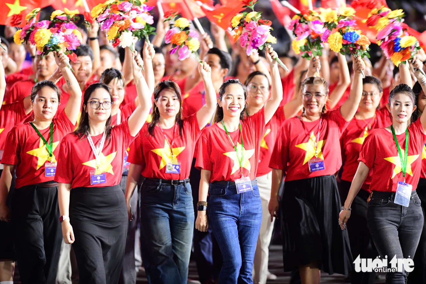 Rạng ngời, duyên dáng các khối diễu hành TP.HCM mừng đại lễ 30-4 - Ảnh 6.