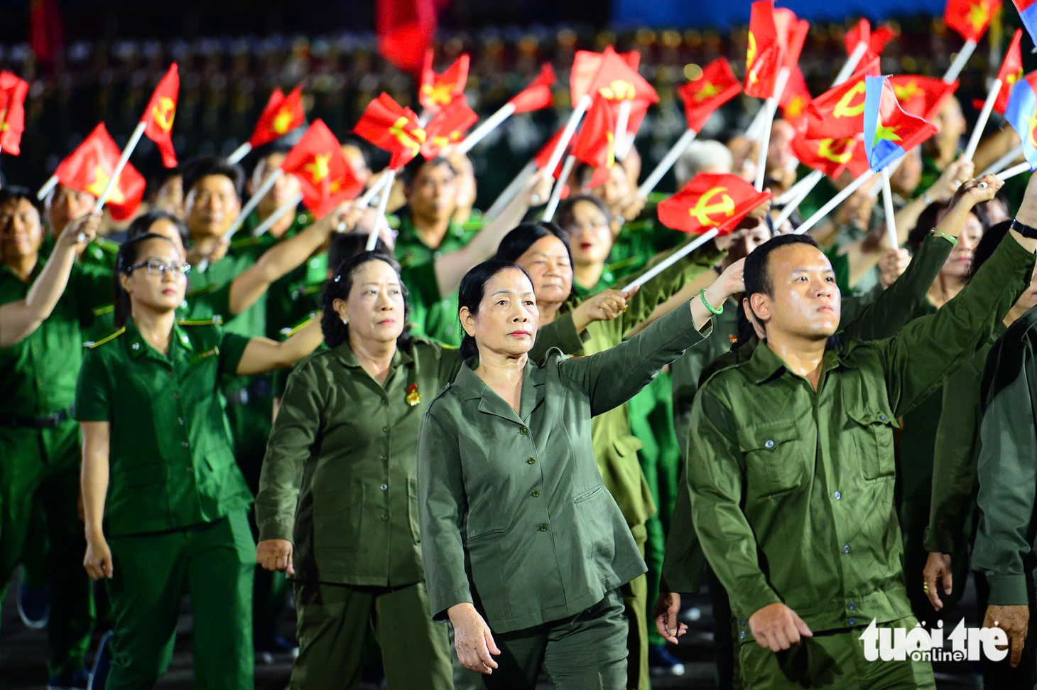 Rạng ngời, duyên dáng các khối diễu hành TP.HCM mừng đại lễ 30-4 - Ảnh 14.