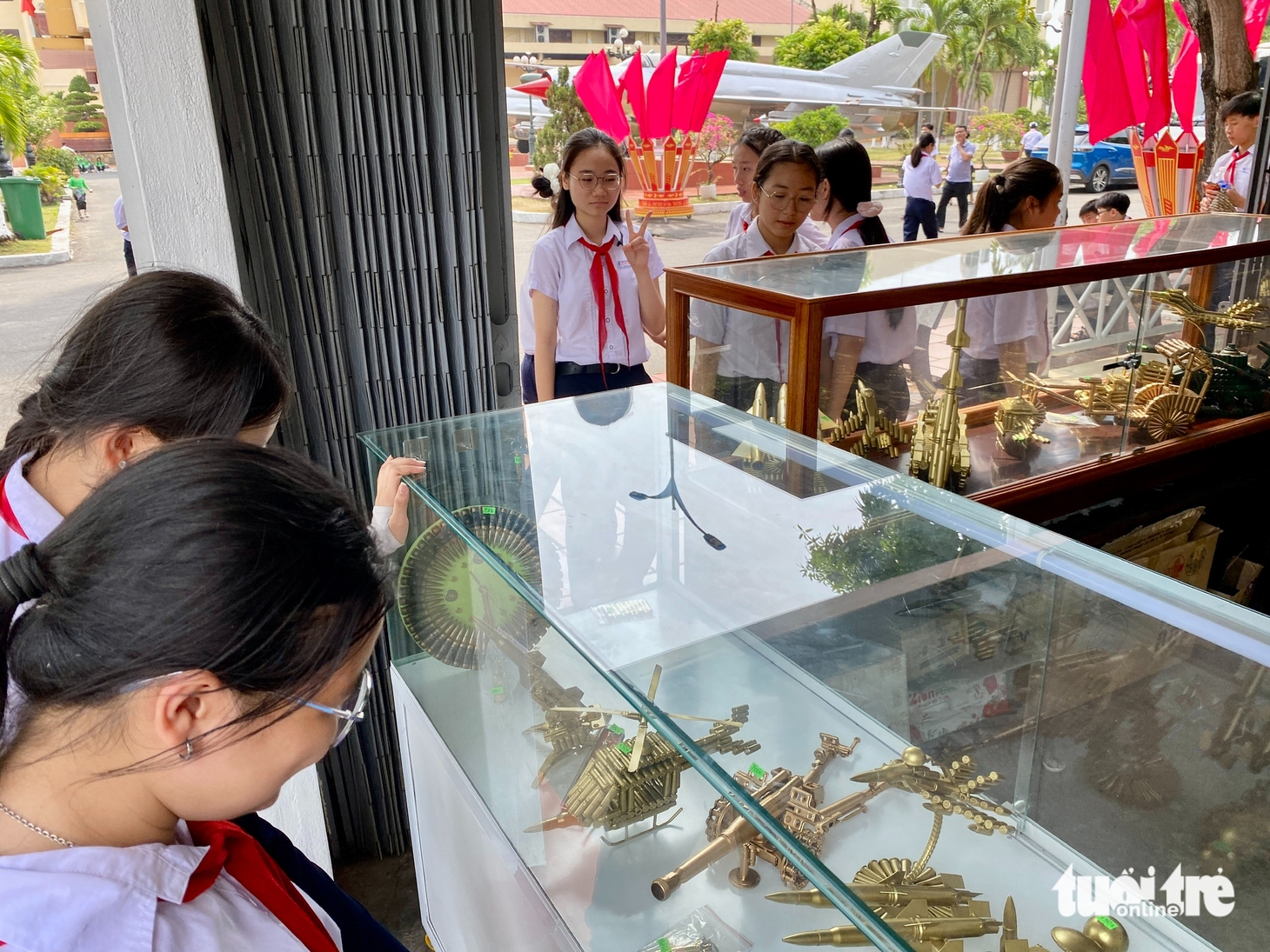 Người Đà Nẵng ùn ùn về thăm Bảo tàng Khu 5 dịp lễ 30-4 - Ảnh 12.