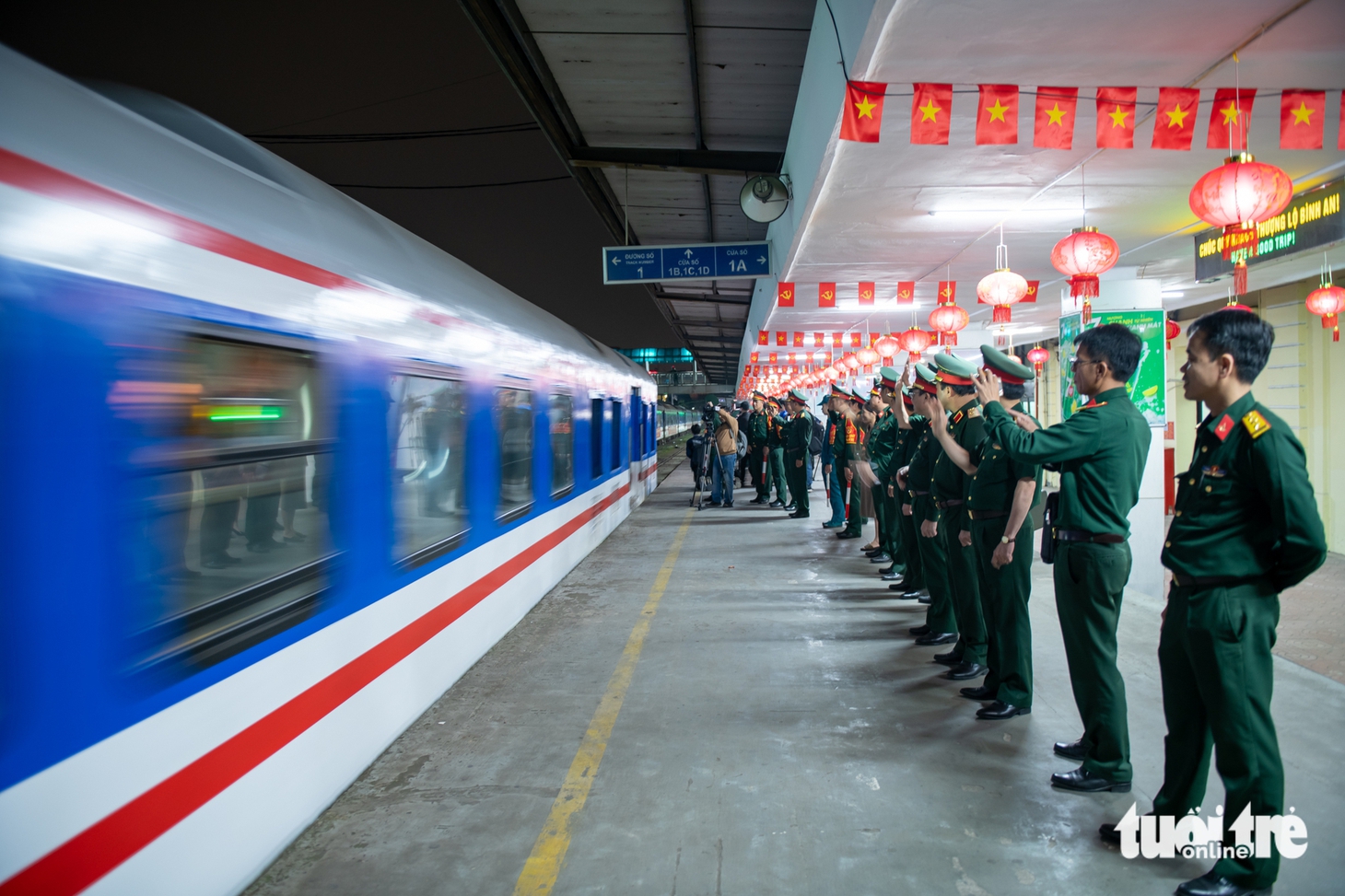 Lực lượng diễu binh của Bộ Quốc phòng bắt đầu hành quân vào Nam - Ảnh 11.