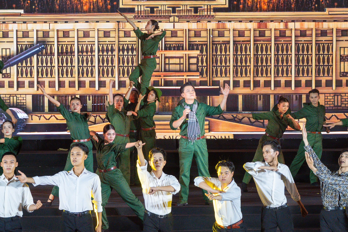Bản trường ca hòa bình - Ảnh 4.