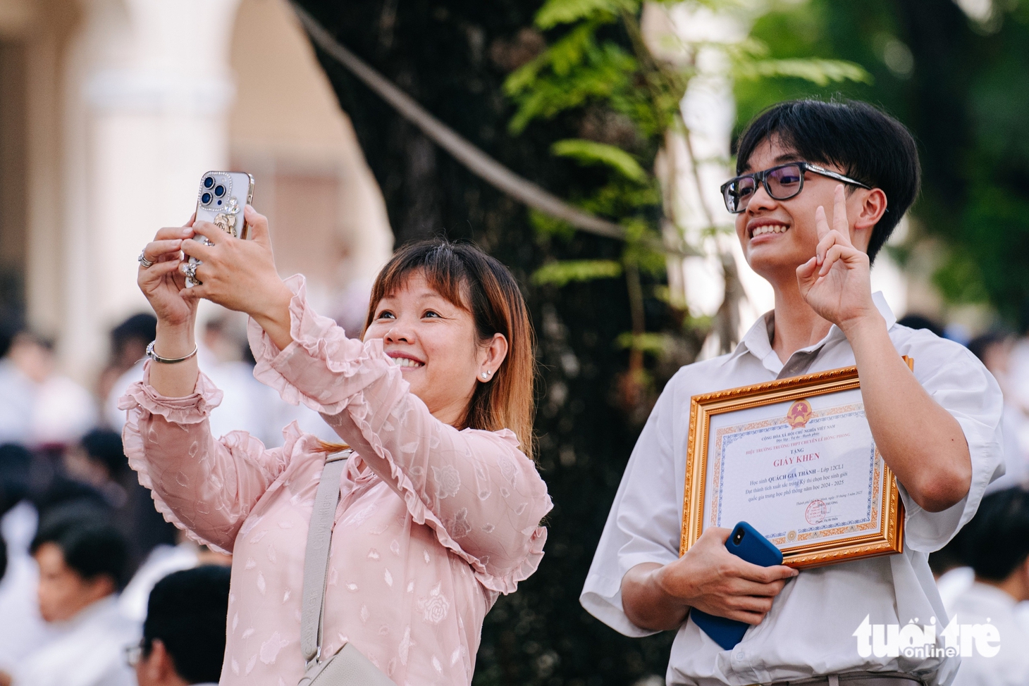 Học sinh lớp 12 bịn rịn chia tay 1.000 ngày với ngôi trường chuyên Lê Hồng Phong TP.HCM - Ảnh 4.