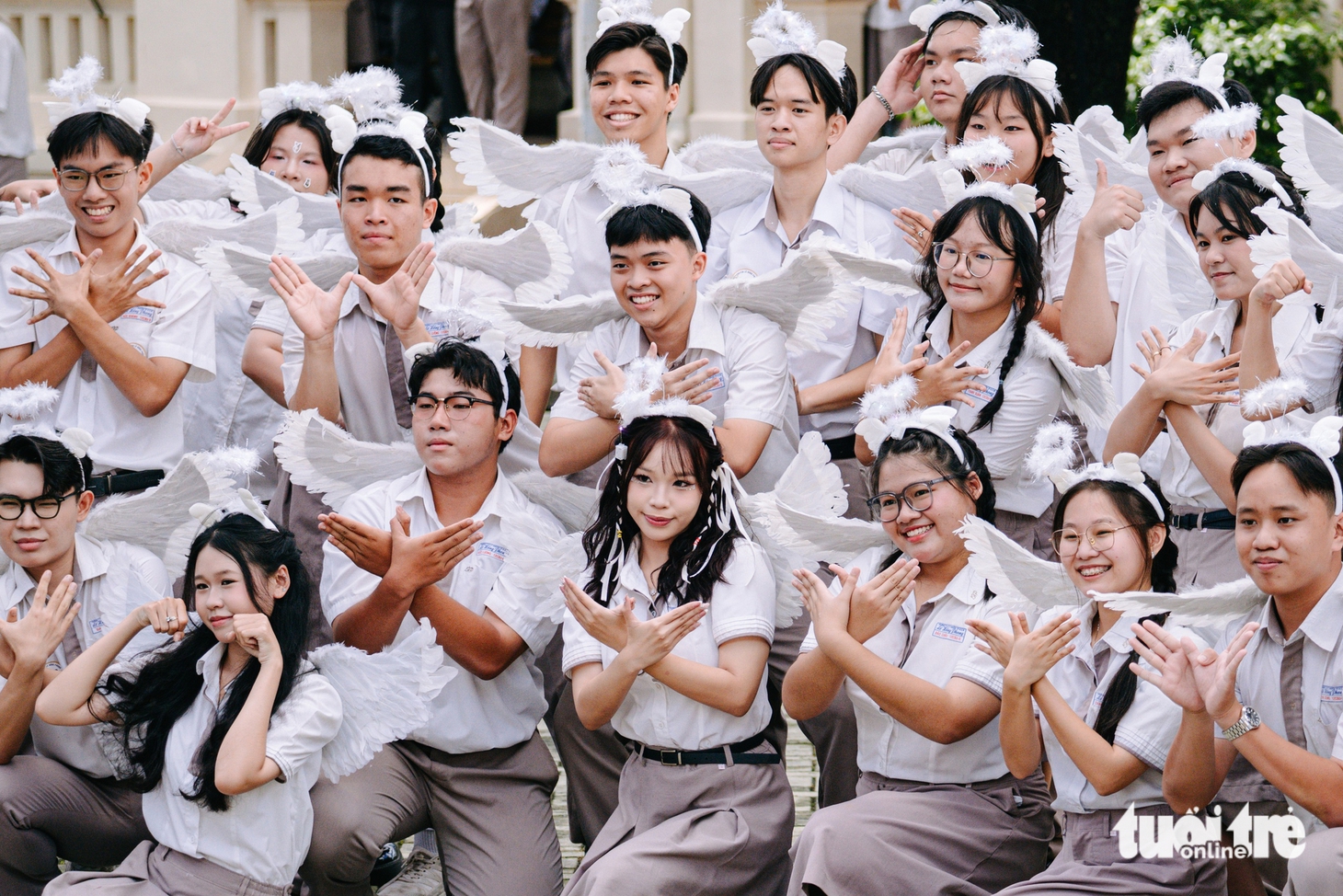 Học sinh lớp 12 bịn rịn chia tay 1.000 ngày với ngôi trường chuyên Lê Hồng Phong TP.HCM - Ảnh 5.