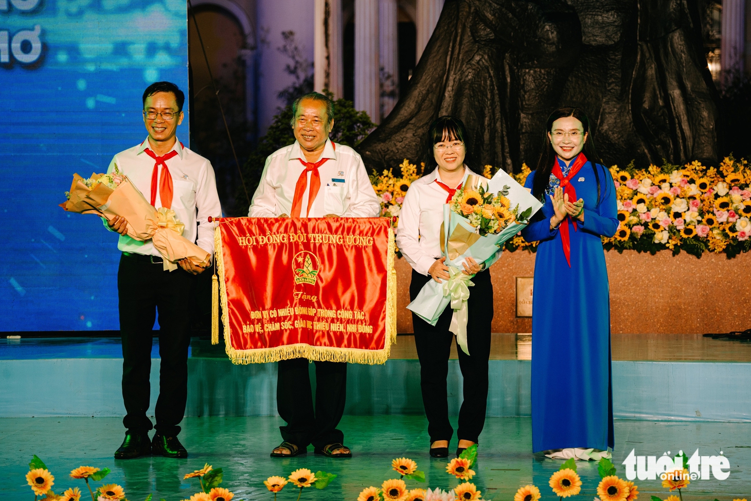 Chủ tịch UBND TP.HCM đặt hàng nhà thiếu nhi dành những điều tốt đẹp nhất cho bạn nhỏ - Ảnh 8.