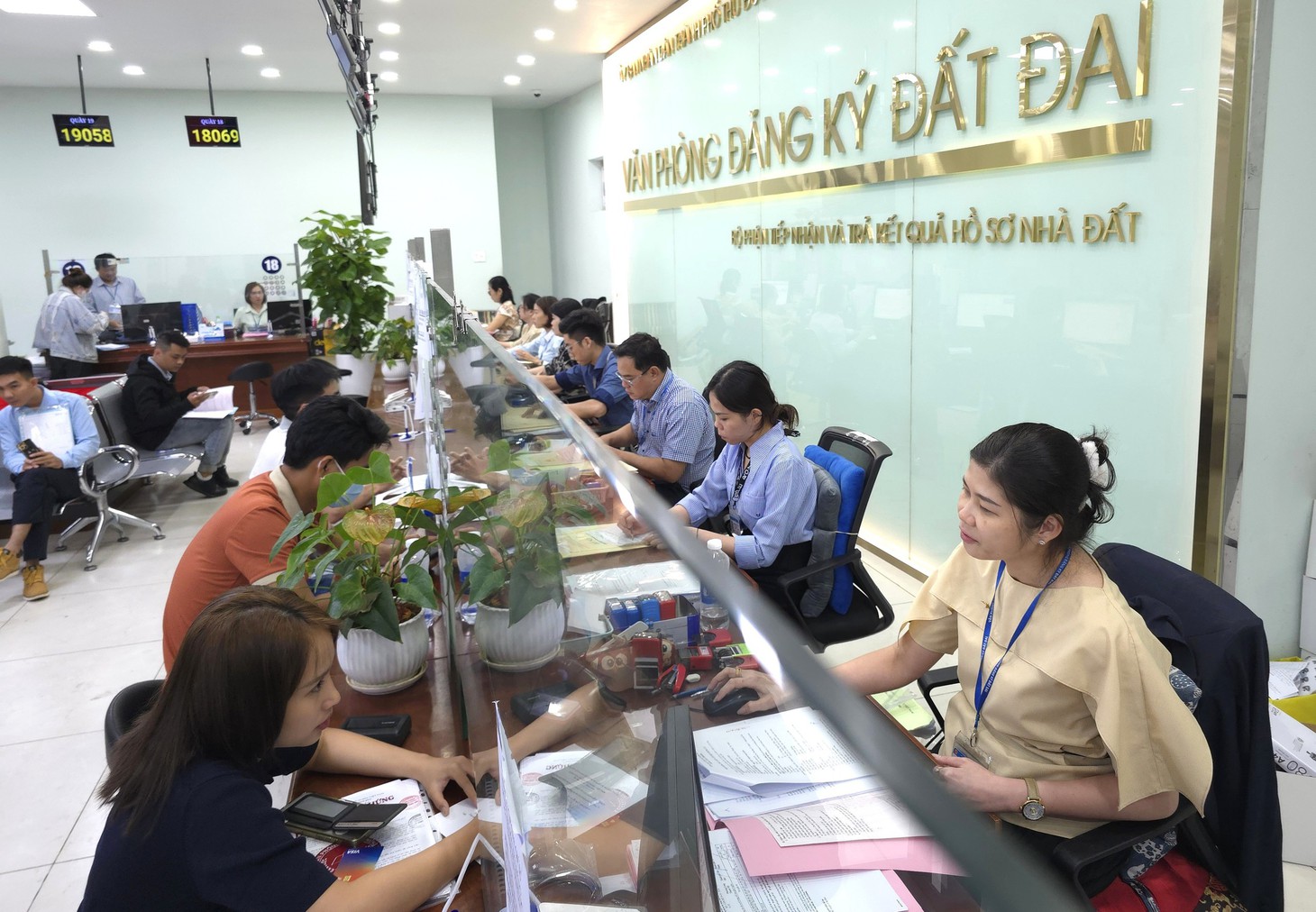 Văn phòng đăng ký đất đai - Ảnh 2.