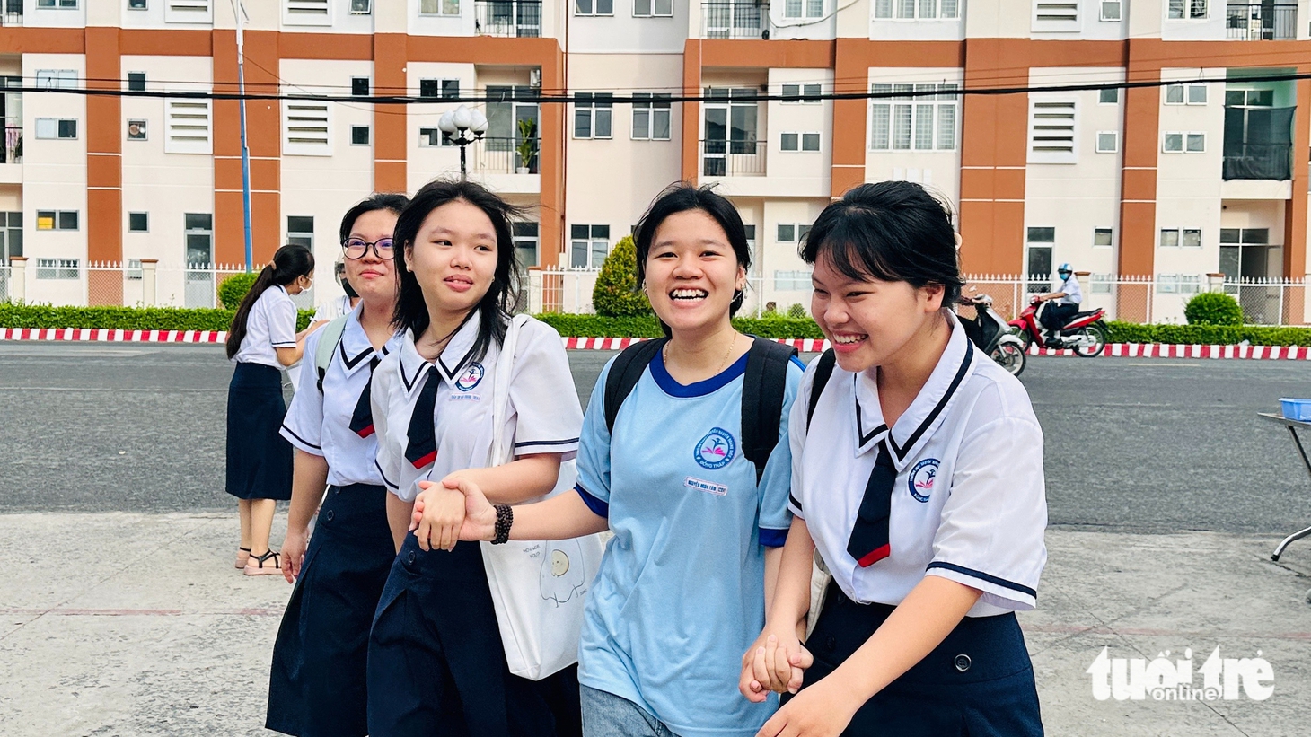 thi tốt nghiệp - Ảnh 28.