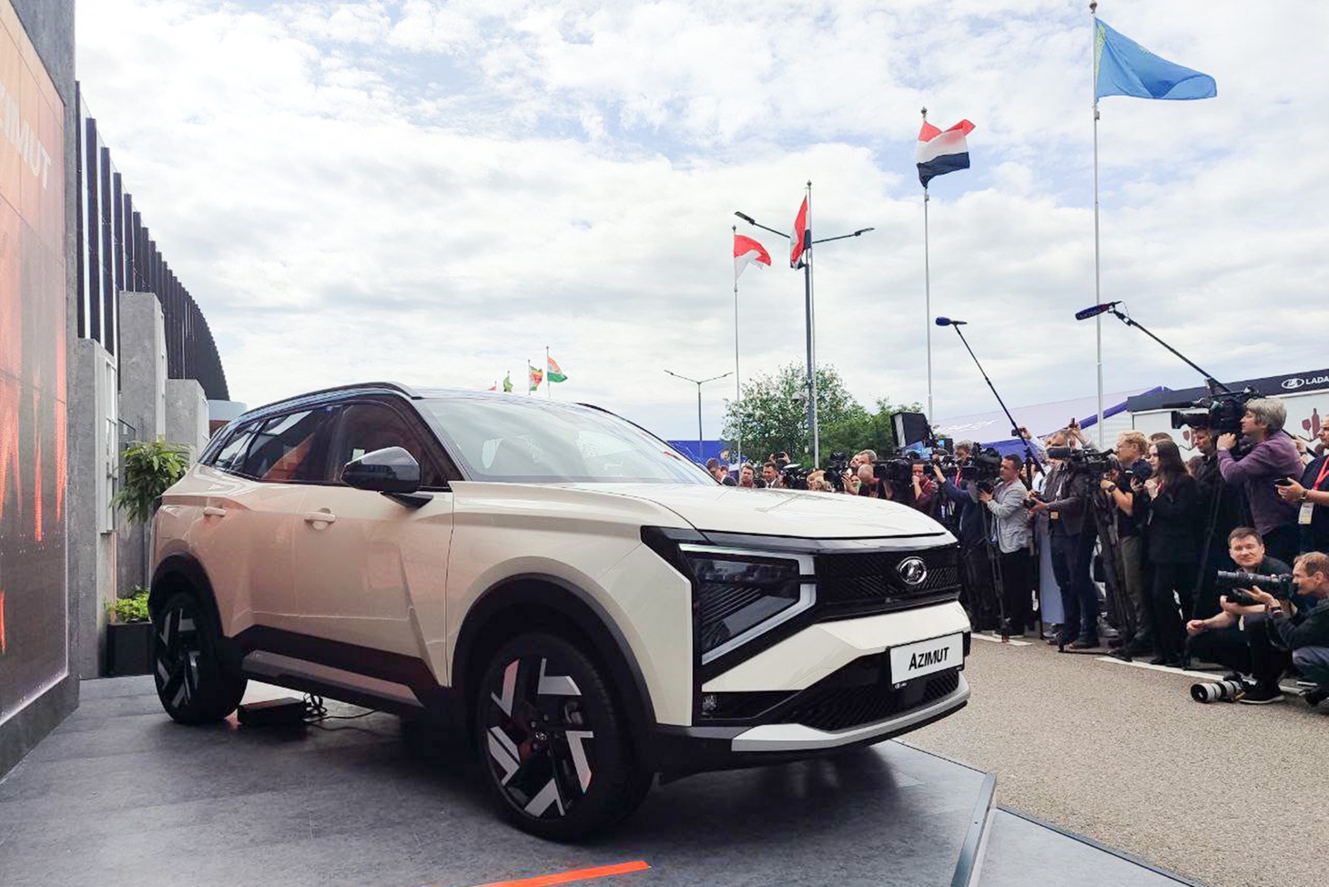 Lada tung SUV mới Azimut sau 27 năm, dễ hot nếu về Việt Nam - Ảnh 9.