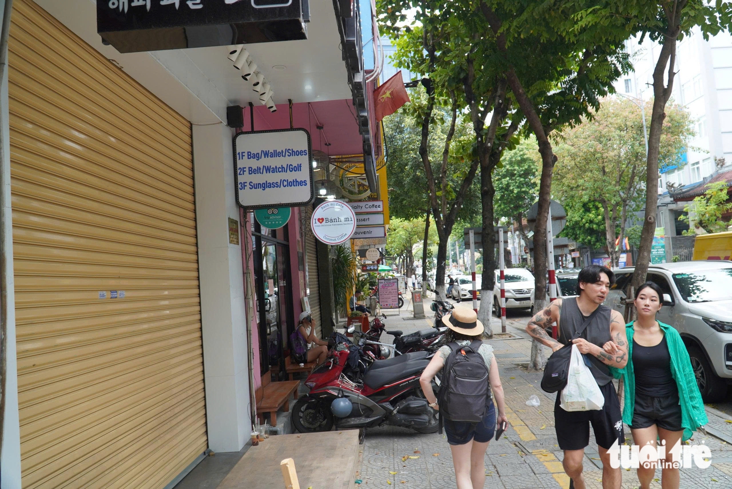 Phố đồ hiệu Đà Nẵng đóng cửa hàng loạt khi nghe tin có đợt kiểm tra hàng giả - Ảnh 3.