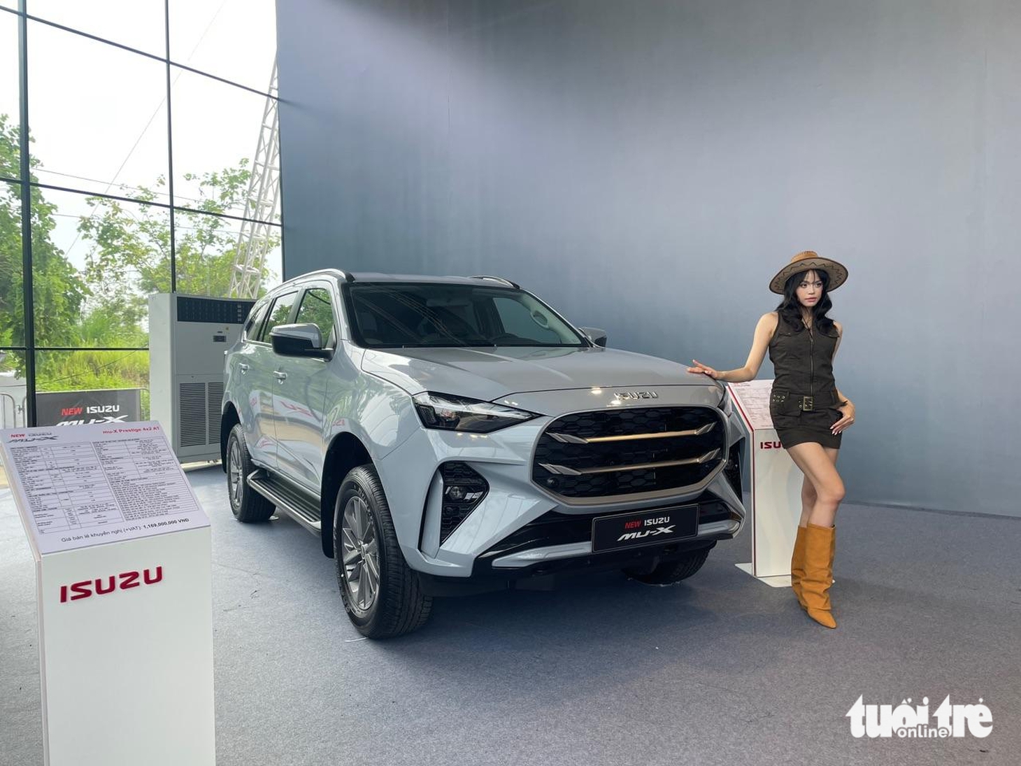 Isuzu mu-X 2025 ra mắt Việt Nam: Giá từ 928 triệu, có ADAS, cạnh tranh Everest, Santa Fe - Ảnh 1.