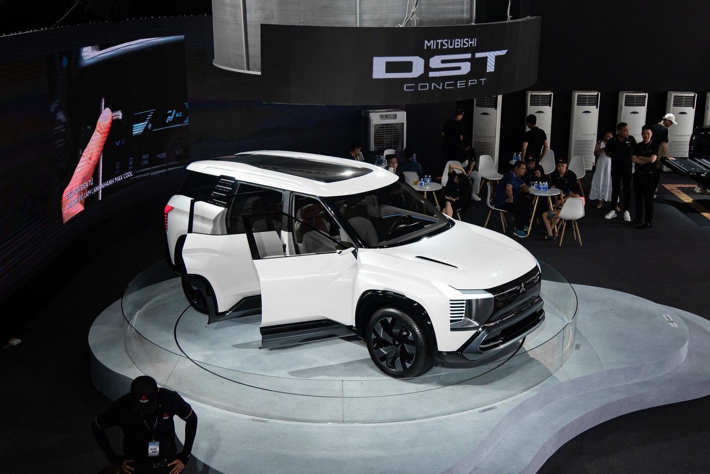 Đưa Xforce leo dốc cao 8m và loạt bài thử 'vắt sức' xe Mitsubishi  - Ảnh 2.