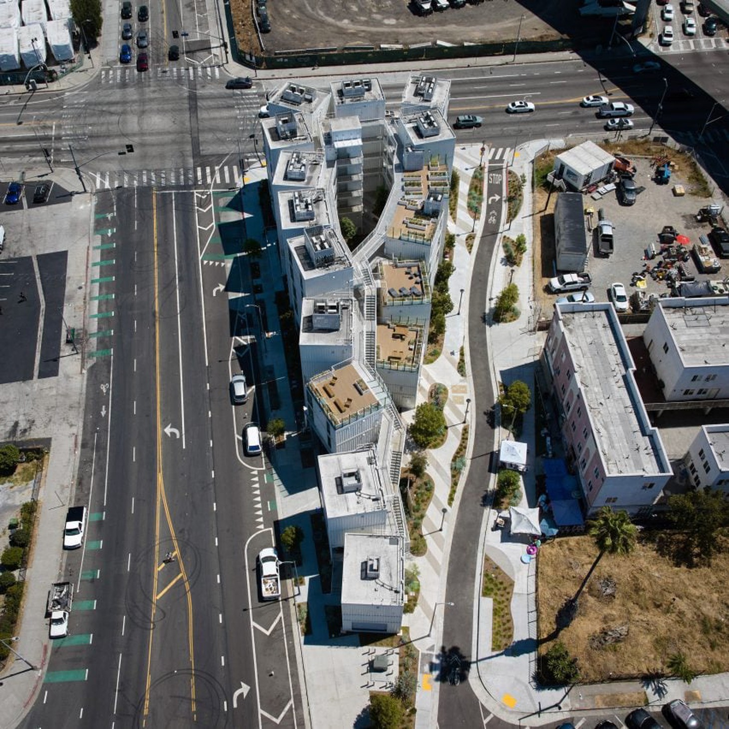 Khám phá nhà ở giá rẻ tại khu đất 'đầy thách thức' ở Los Angeles - Ảnh 4.