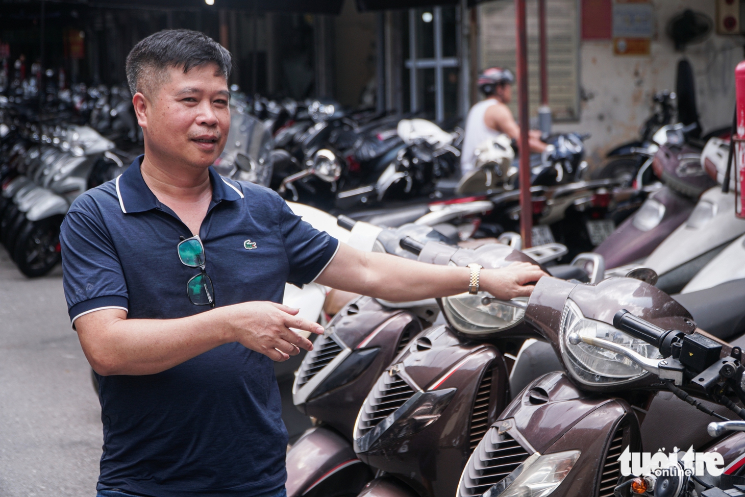 Cảnh vắng lặng tại chợ xe lớn nhất Hà Nội sau thông tin cấm xe máy xăng vào vành đai 1 - Ảnh 3.