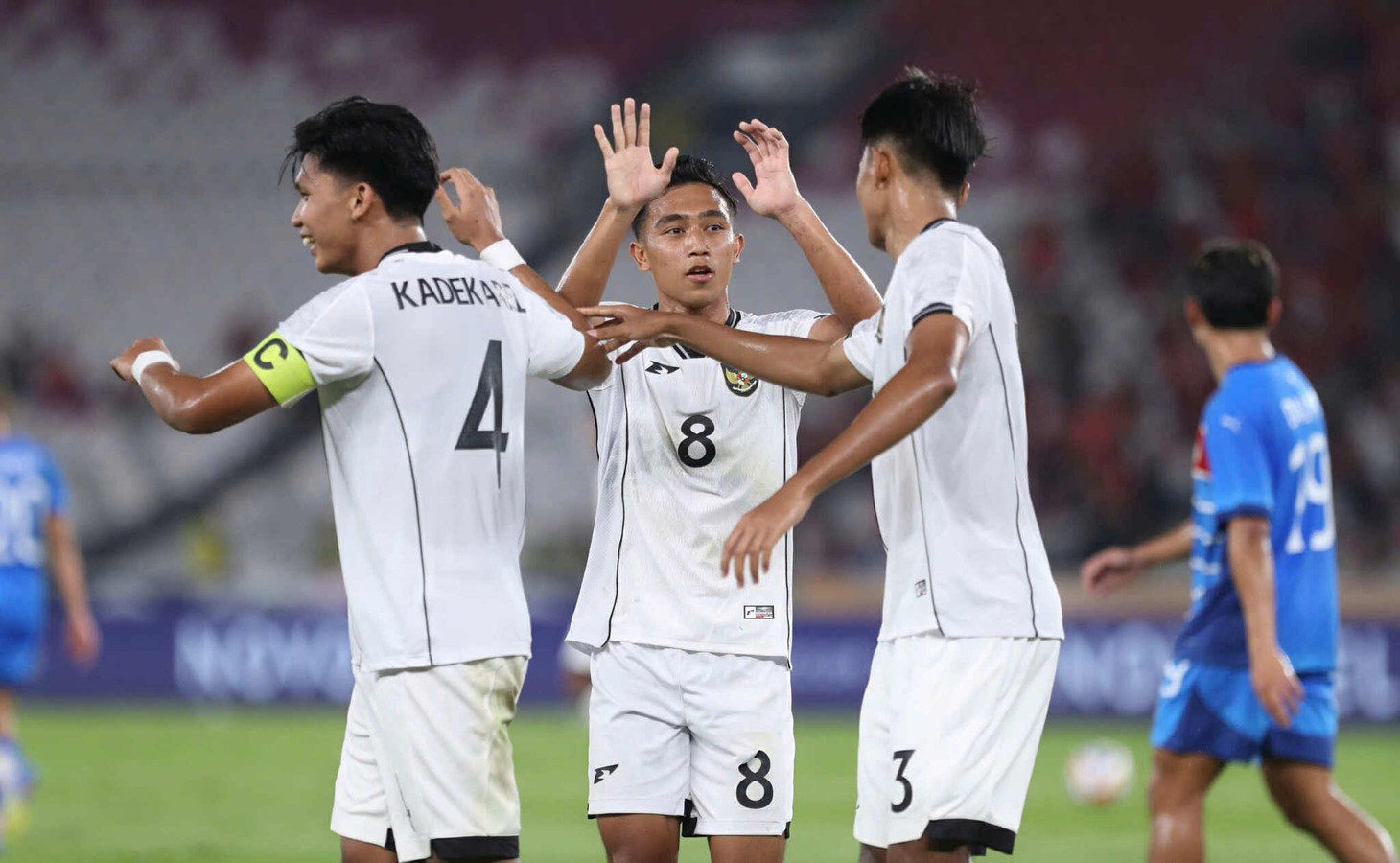 Bài ném biên như phạt góc giúp U23 Indonesia hạ gục Philippines - Ảnh 1.