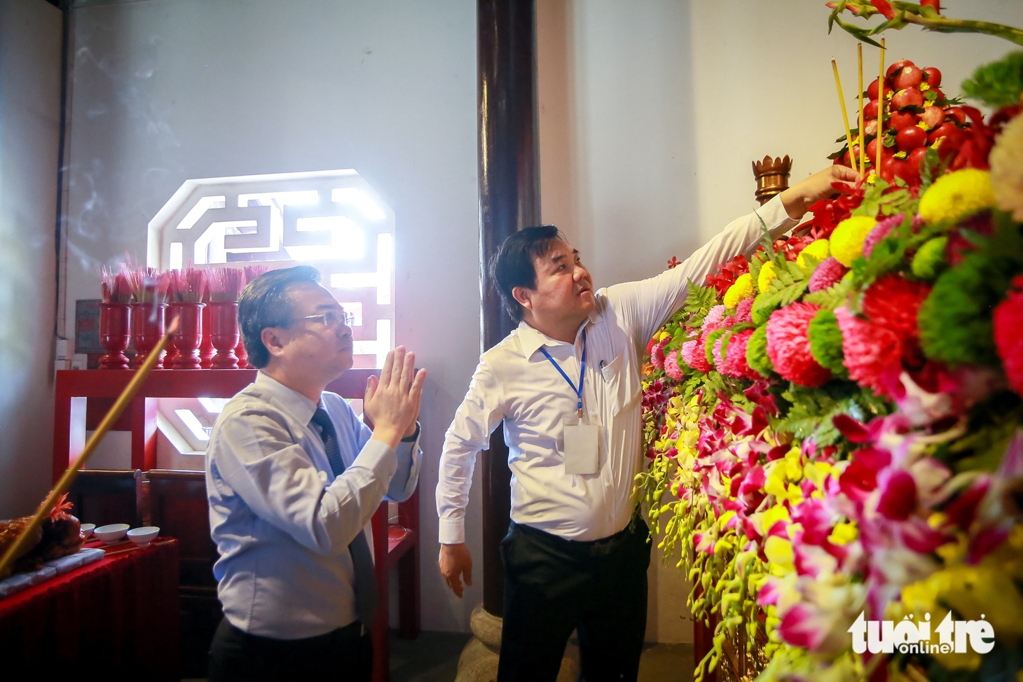 Lãnh đạo TP.HCM dâng hương tưởng niệm các anh hùng liệt sĩ tại Côn Đảo - Ảnh 3.