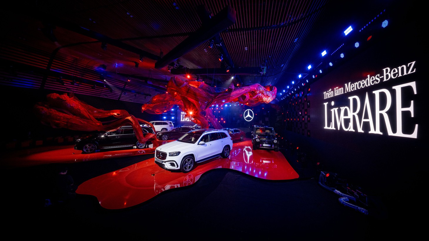 Một vòng triển lãm Mercedes-Benz: Choáng ngợp bộ sưu tập xe gần 100 tỉ đồng - Ảnh 15.