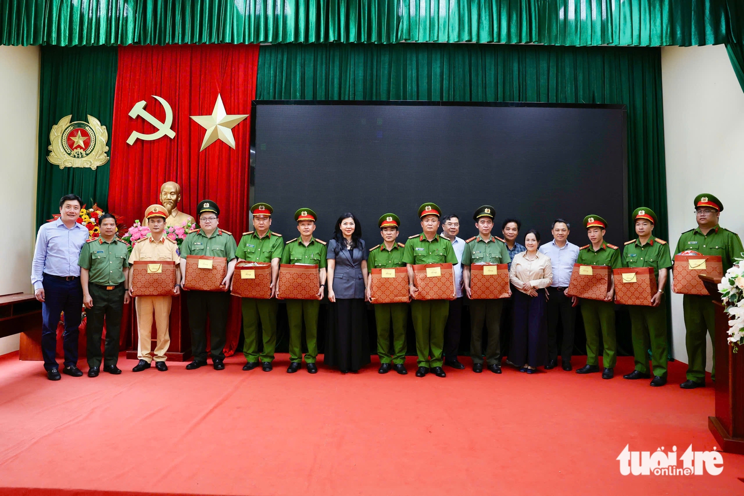 Phu nhân Ngô Phương Ly  - Ảnh 11.