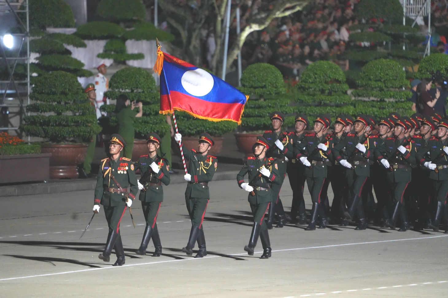 tổng hợp luyện diễu binh - Ảnh 20.