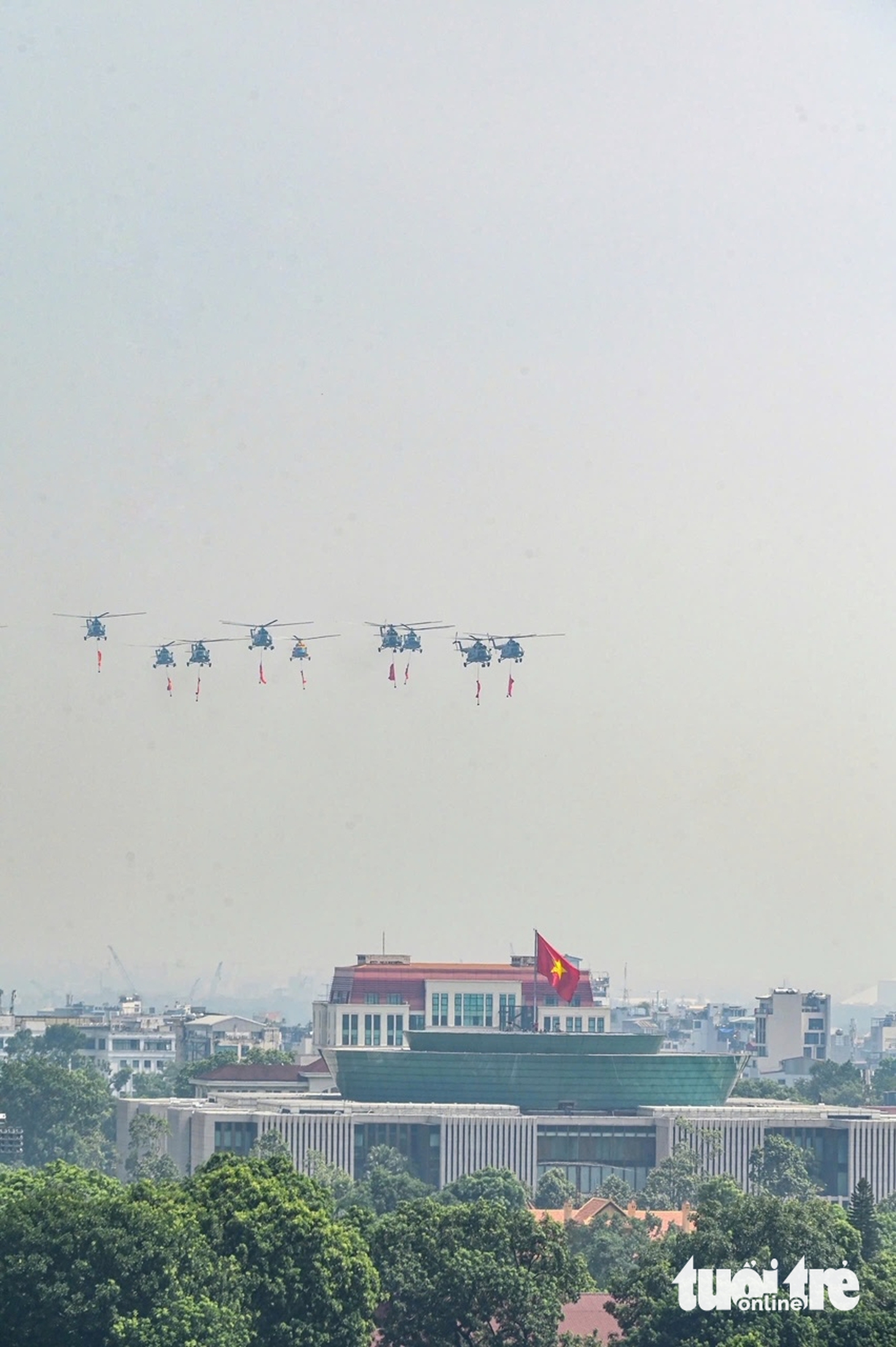 Mãn nhãn xem máy bay tiêm kích nhào lộn, trực thăng, vận tải cơ bay trên quảng trường Ba Đình - Ảnh 15.