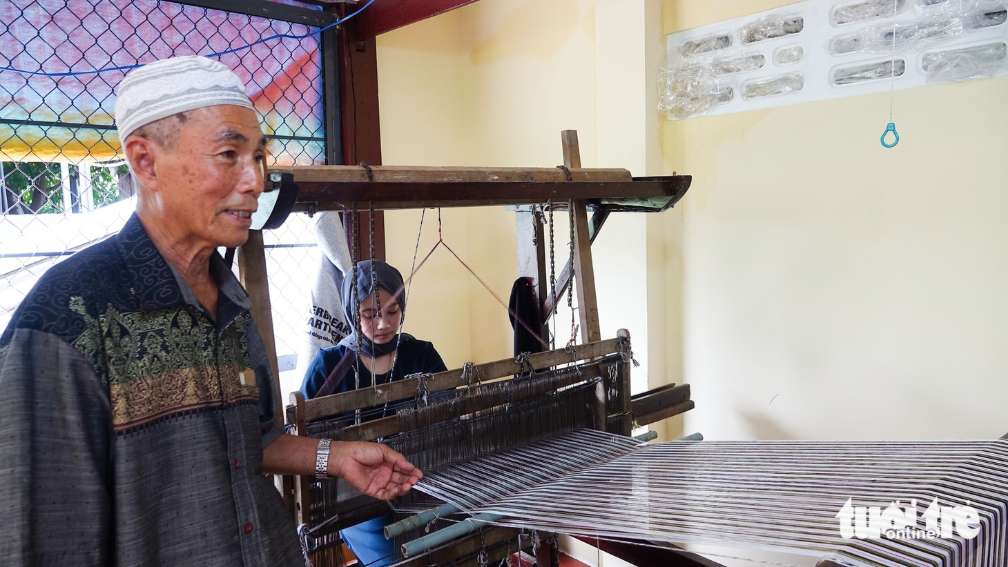 Nghề dệt thổ cẩm hơn 100 năm của người Chăm ở An Giang ‘đổi đời’, chinh phục du khách - Ảnh 7.