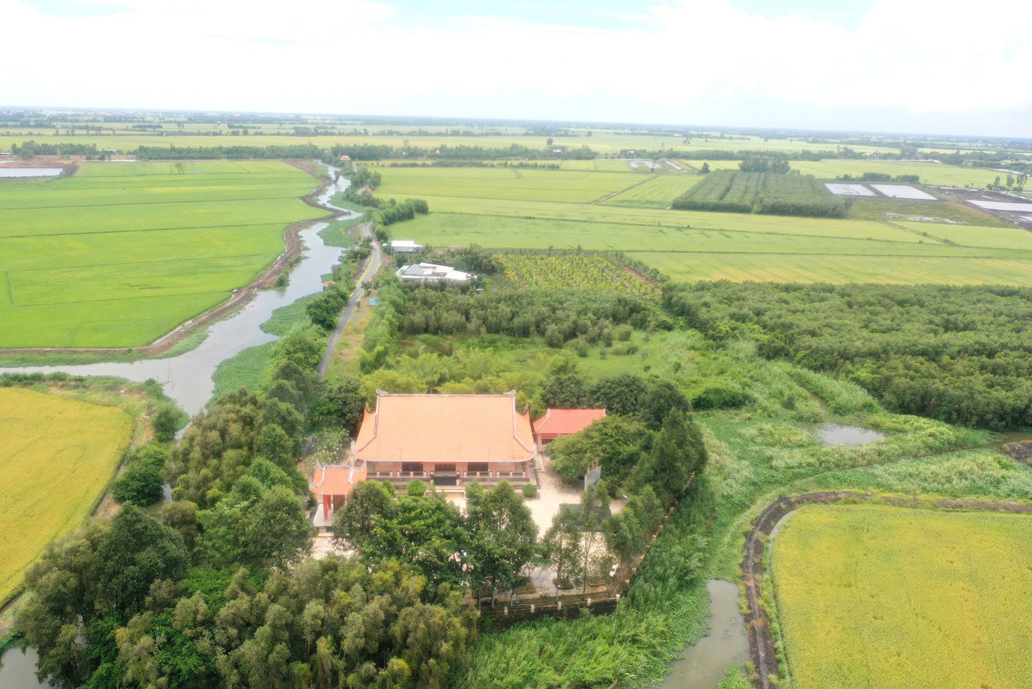 hiến đất - Ảnh 1.