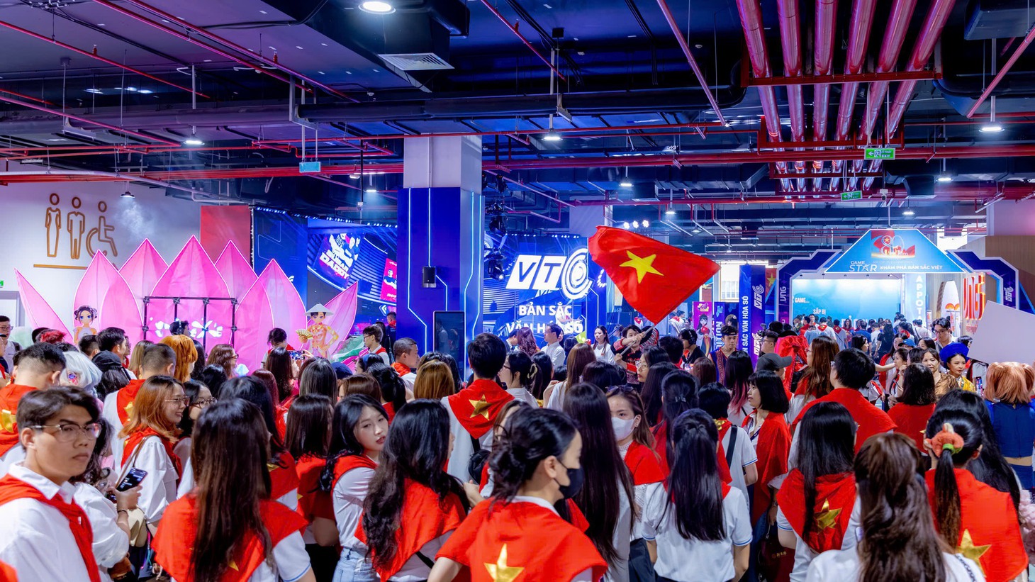 Giới trẻ nô nức cosplay nhân vật game Việt ở Triển lãm thành tựu đất nước - Ảnh 4.
