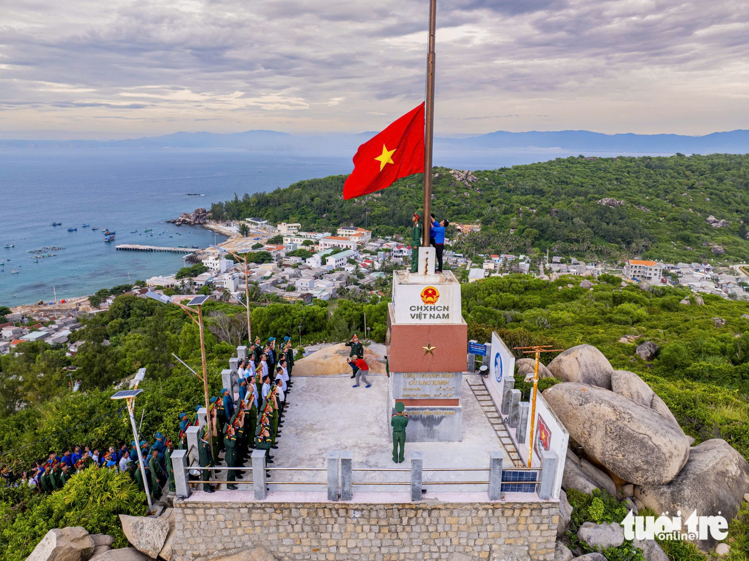 Thượng cờ Tổ quốc trên xã đảo chào mừng kỷ niệm 80 năm Quốc khánh - Ảnh 1.