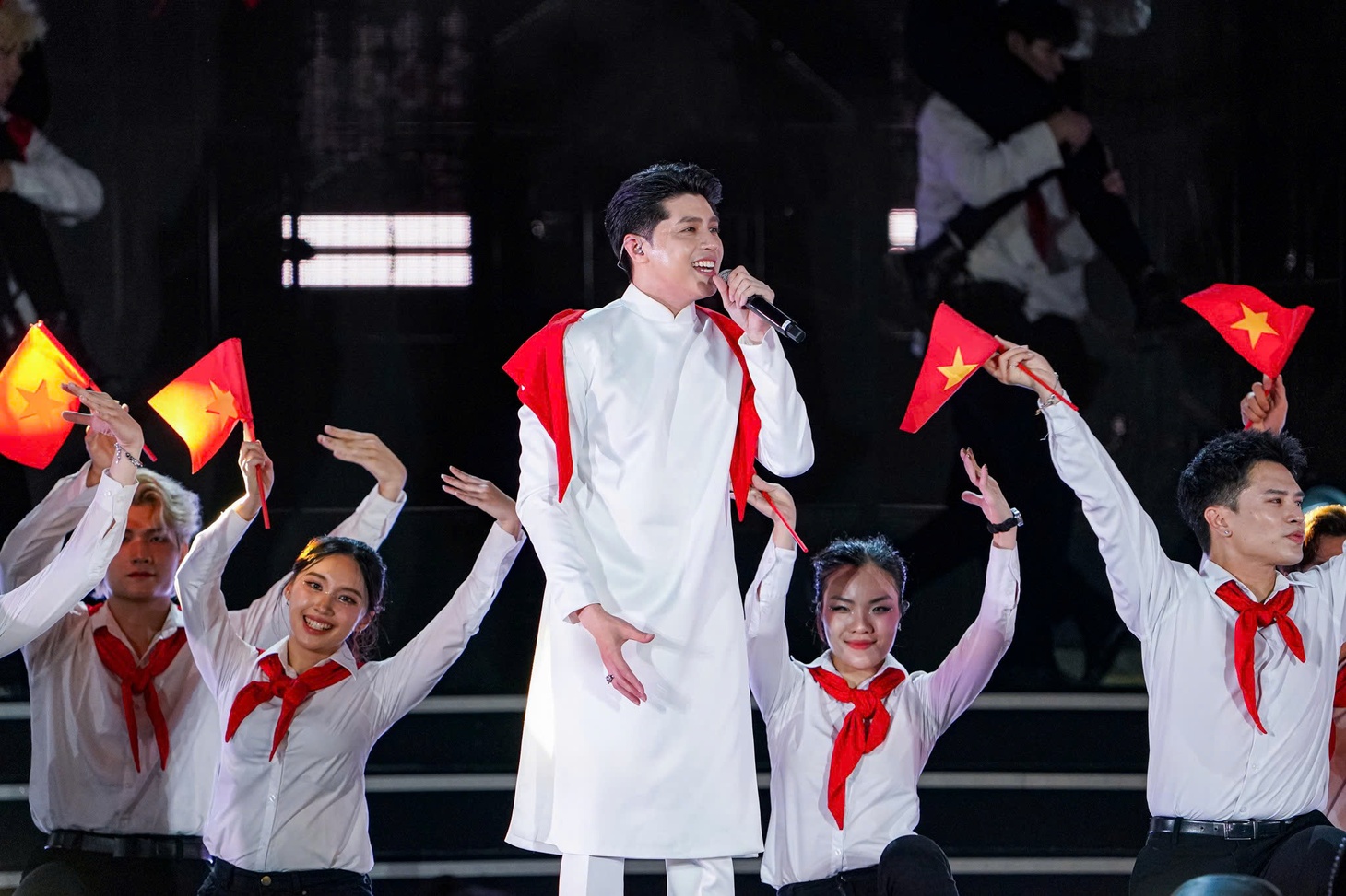 V Concert dài gần 7 tiếng thật sự là concert của văn hóa, của tình tự dân tộc - Ảnh 18.