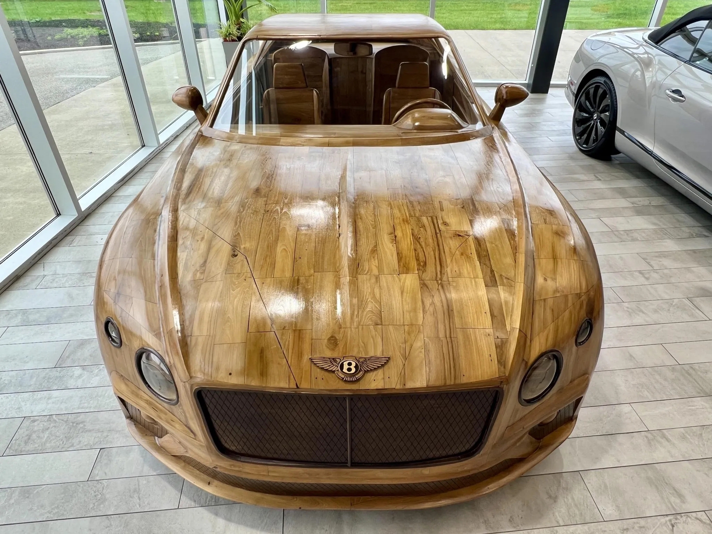 Xe Bentley gỗ đắt ngang xe thật, báo Tây so sánh giống với hàng Việt - Ảnh 4.