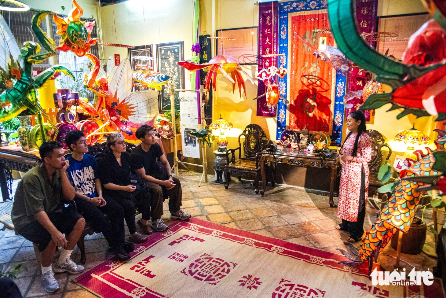 Mãn nhãn với những lồng đèn Trung thu xưa tại ngôi đình trăm tuổi ở TP.HCM - Ảnh 3.
