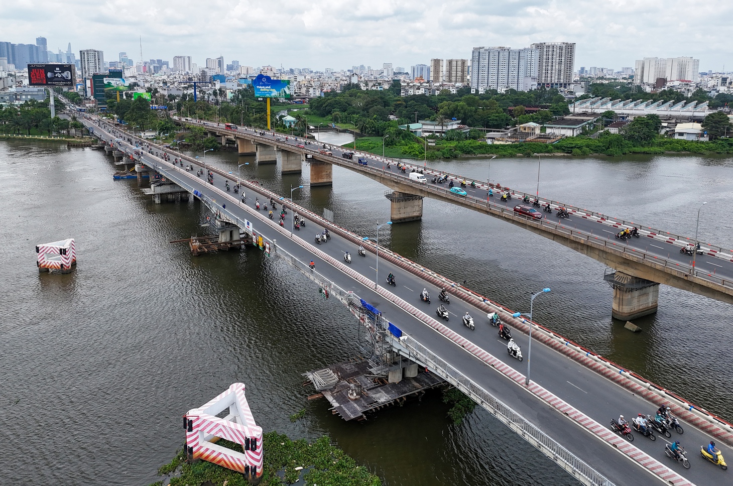 106 kích thủy lực đã nâng cầu Bình Triệu 1 nặng 11.000 tấn lên nửa mét - Ảnh 3.