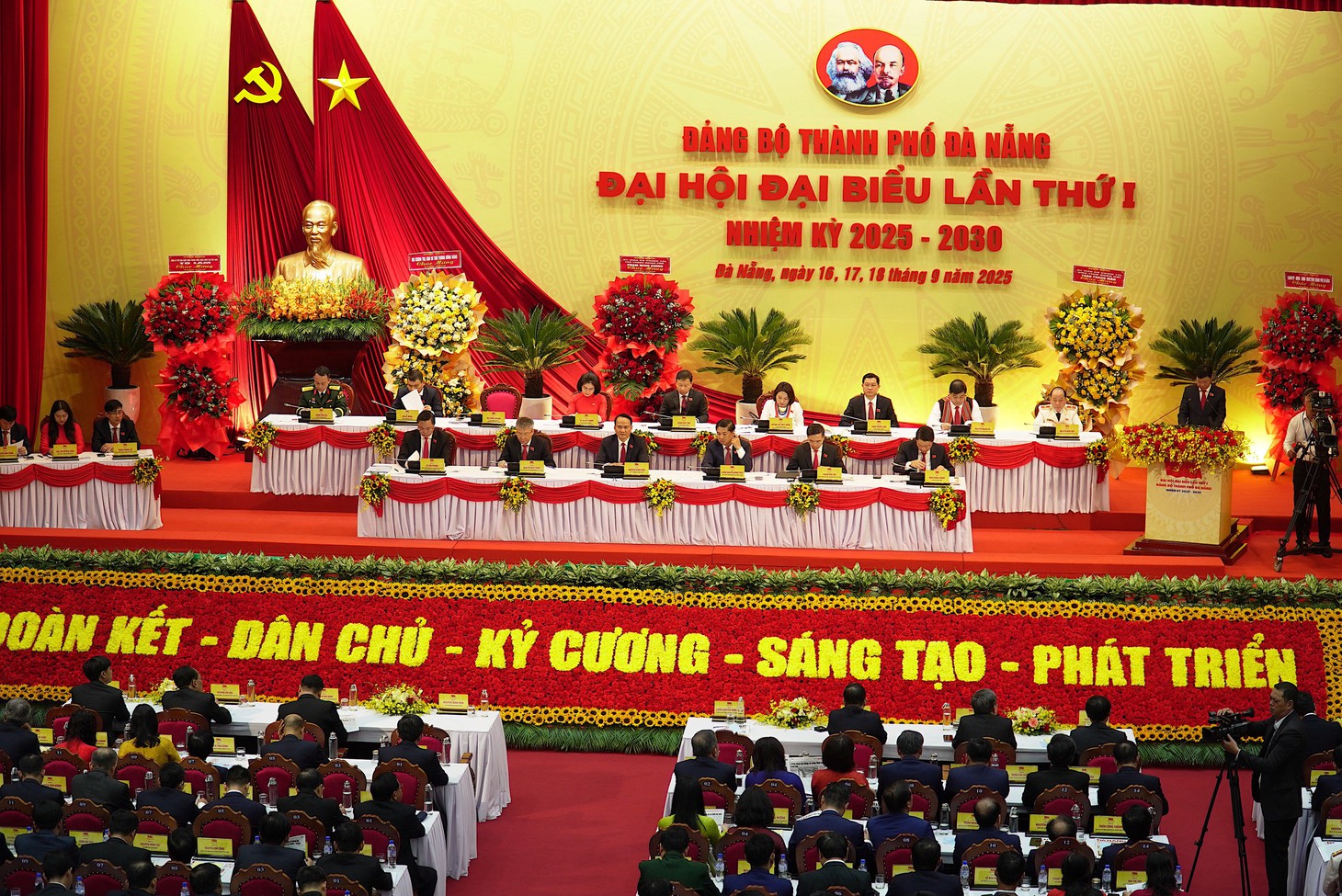 Đột phá về kinh tế số để đưa Đà Nẵng 'cất cánh' - Ảnh 1.