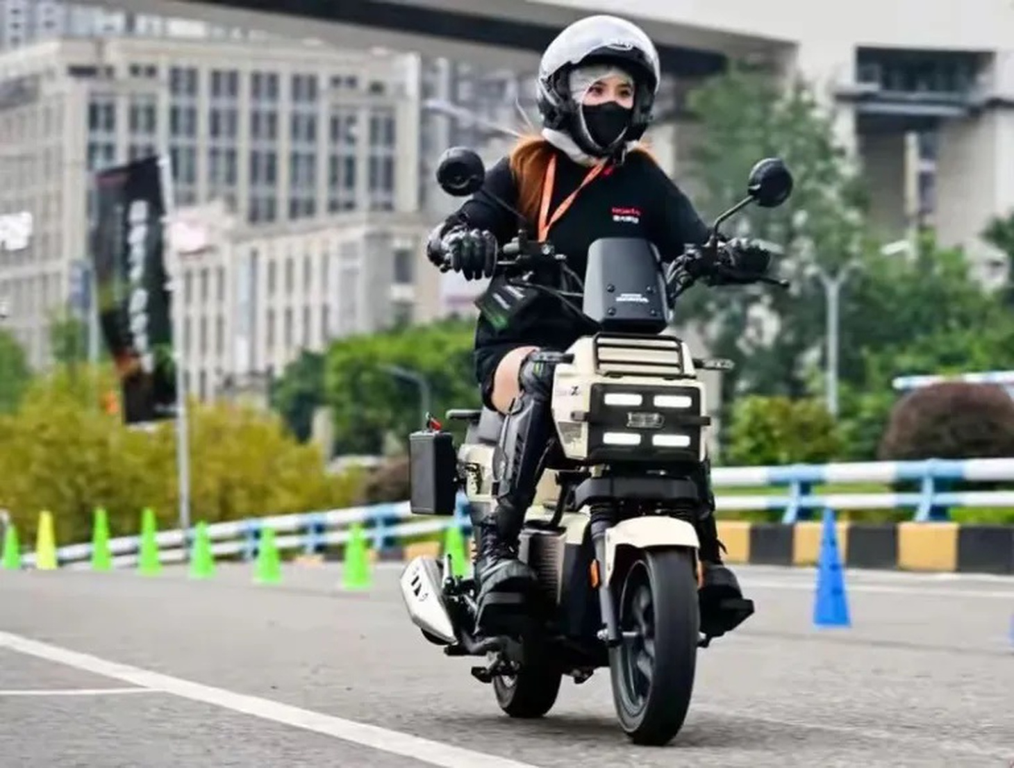 Honda ra mắt xe tay ga SquareX125: Dáng 'hình hộp' độc đáo, ABS 2 kênh - Ảnh 11.