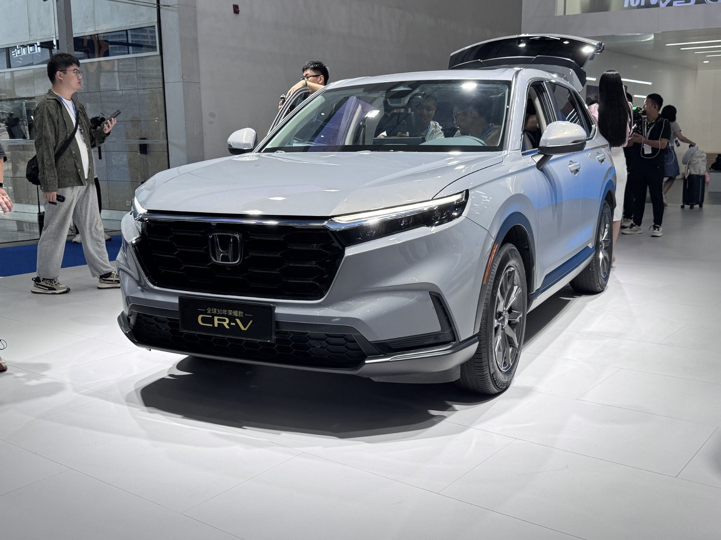 Honda CR-V ra bản kỷ niệm 30 năm, có thể lái rảnh tay một lúc trên cao tốc - Ảnh 3.