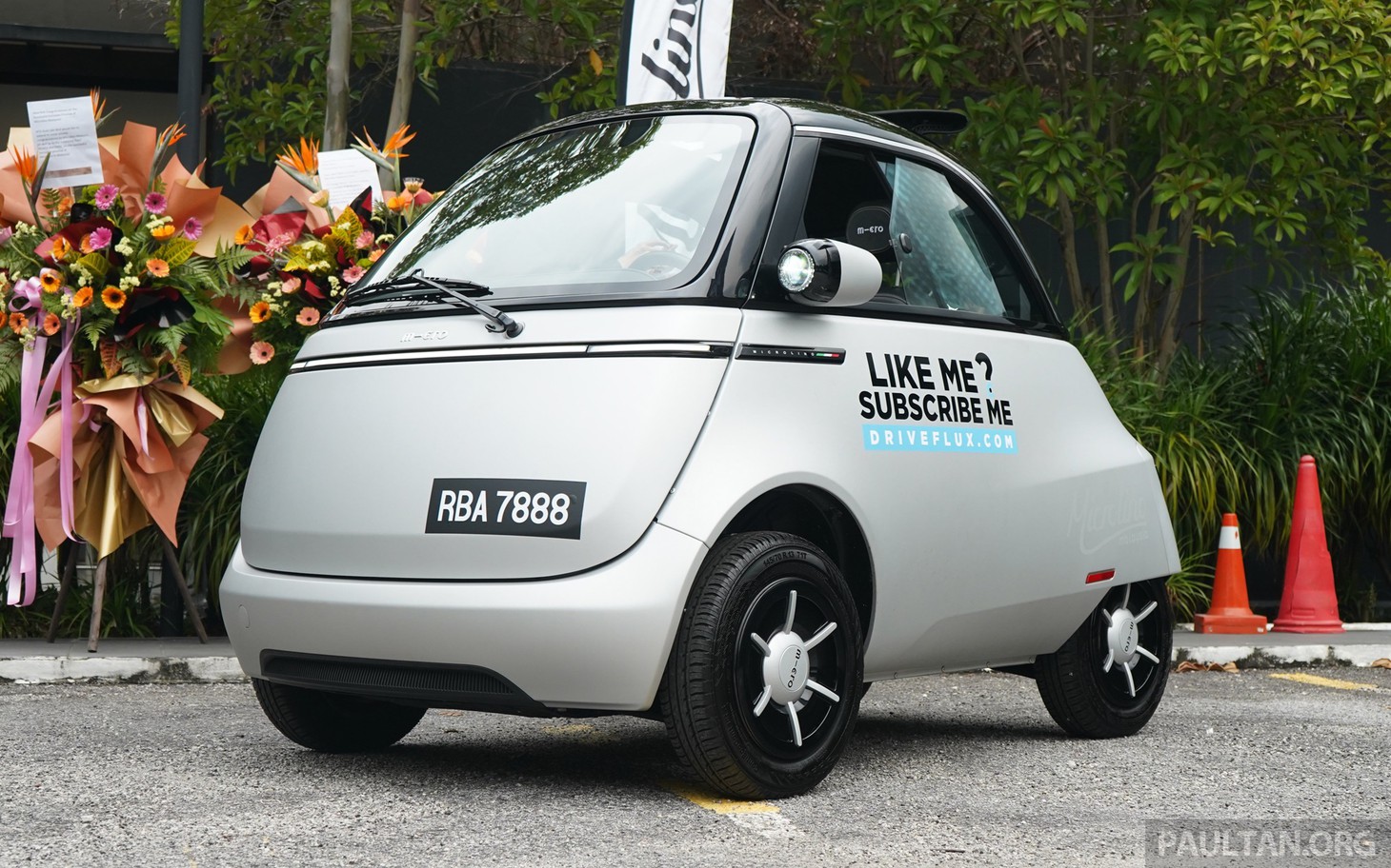 Ô tô điện mini Microlino to cỡ mô tô Honda Gold Wing, 228km/sạc, liệu có về Việt Nam? - Ảnh 1.