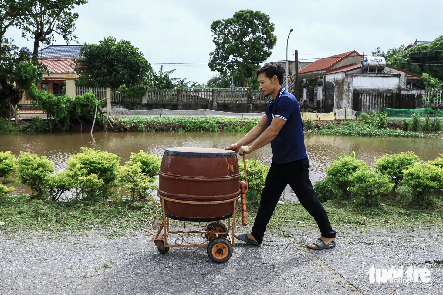 Khung cảnh tan hoang sau cơn lốc xoáy ở Ninh Bình - Ảnh 8.