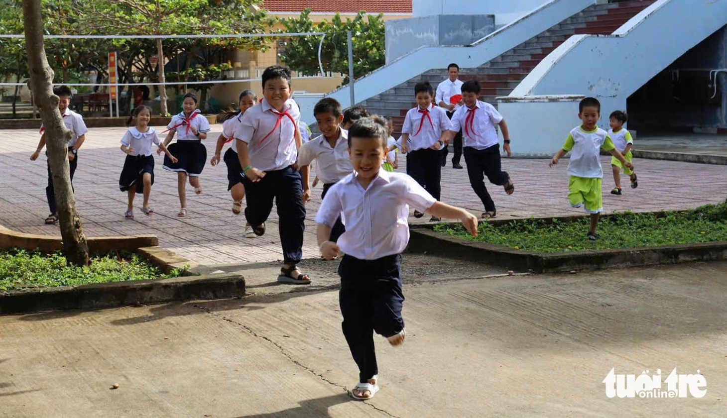 Những khoảnh khắc đáng nhớ trong ngày khai giảng năm học mới - Ảnh 12.
