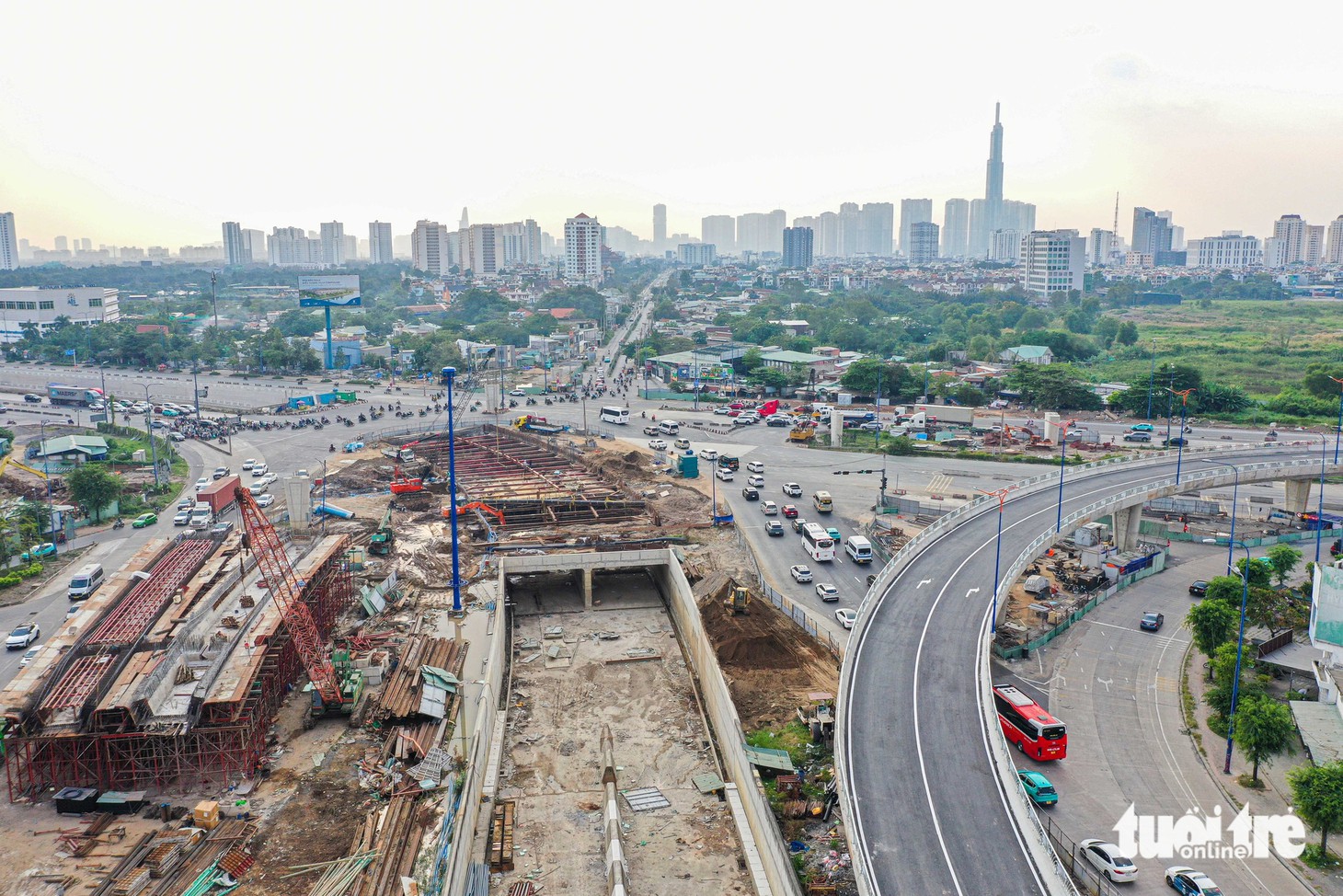 Diện mạo cầu vượt đầu tiên ở nút giao An Phú vừa thông xe - Ảnh 10.