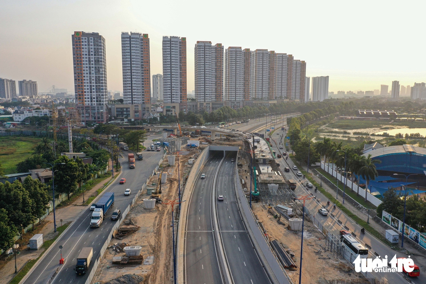 Diện mạo cầu vượt đầu tiên ở nút giao An Phú vừa thông xe - Ảnh 11.