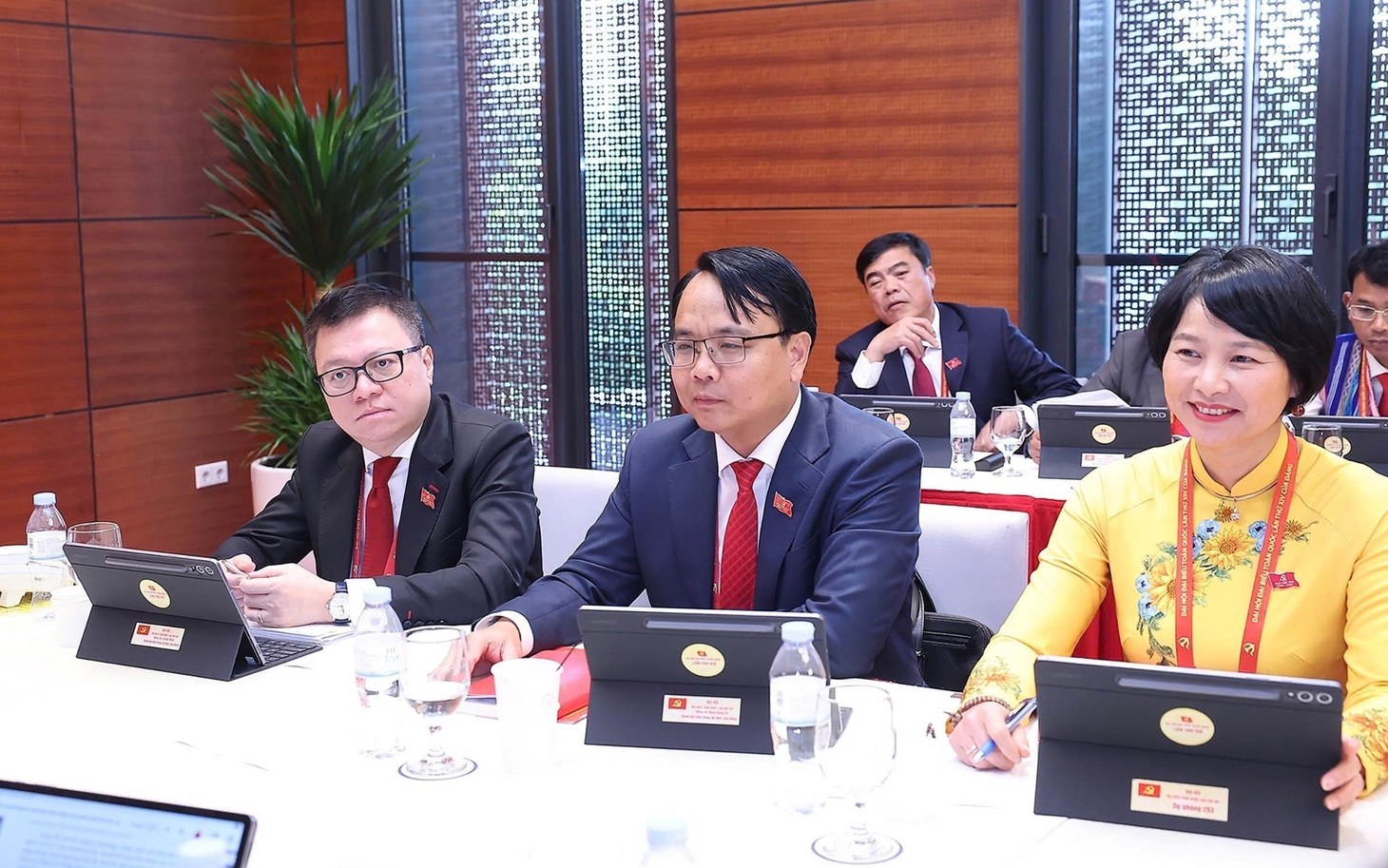 Đại hội XIV của Đảng: Đại biểu thảo luận các văn kiện Đại hội tại đoàn - Ảnh 20.