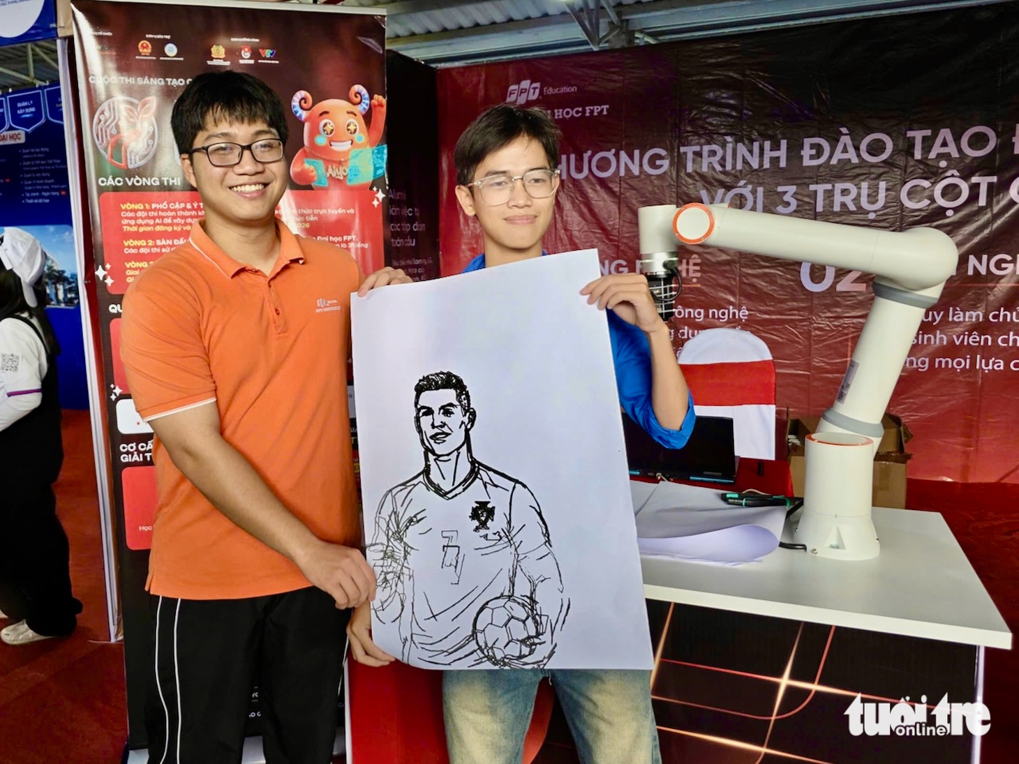 Học sinh mê các gian tư vấn tuyển sinh 'vừa được giải đáp, vừa nhận quà' - Ảnh 8.