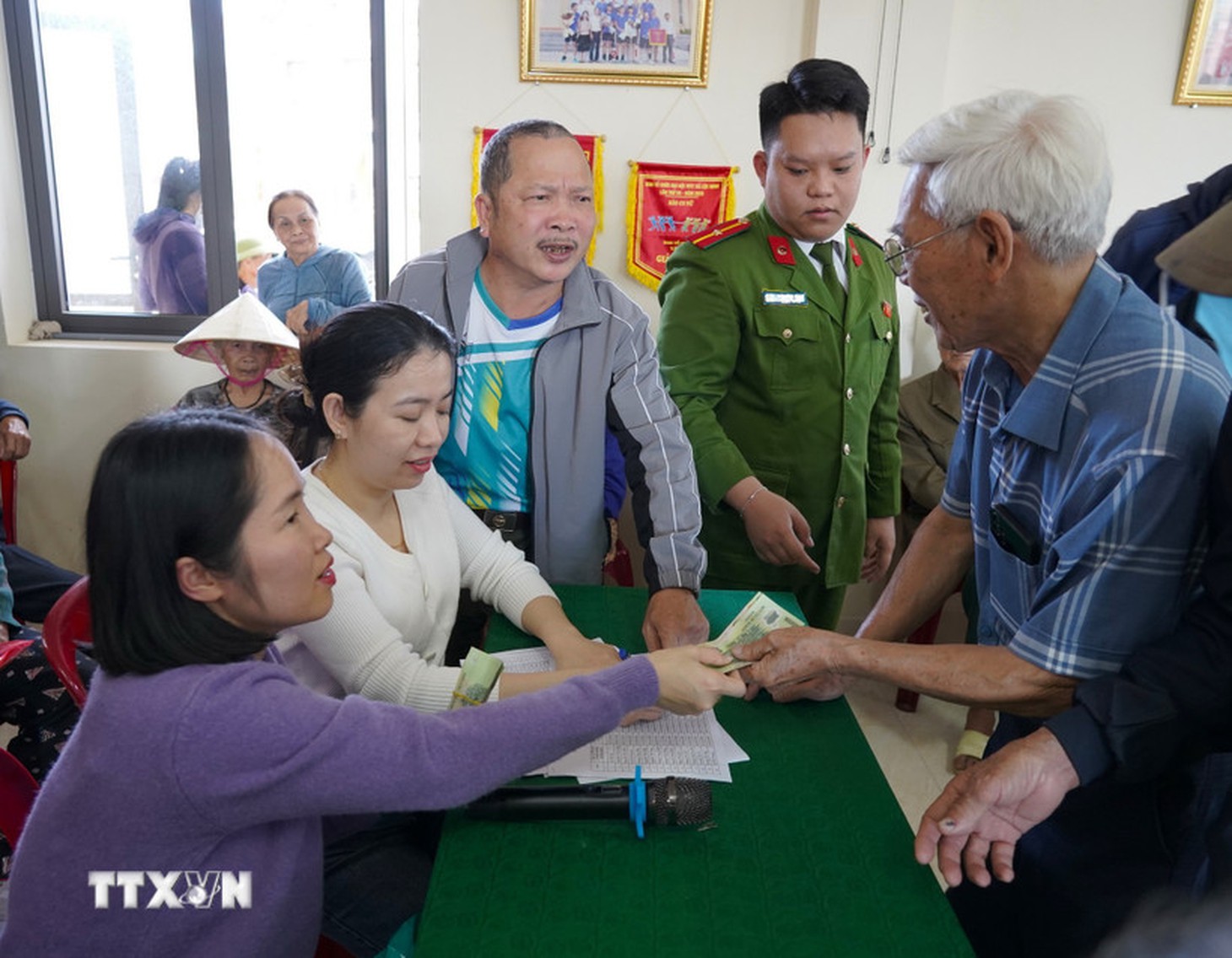 Tin tức sáng 6-7: TP.HCM dành 179 tỉ đồng tặng quà người có công, hộ nghèo trong tháng 7-2026 - Ảnh 5.