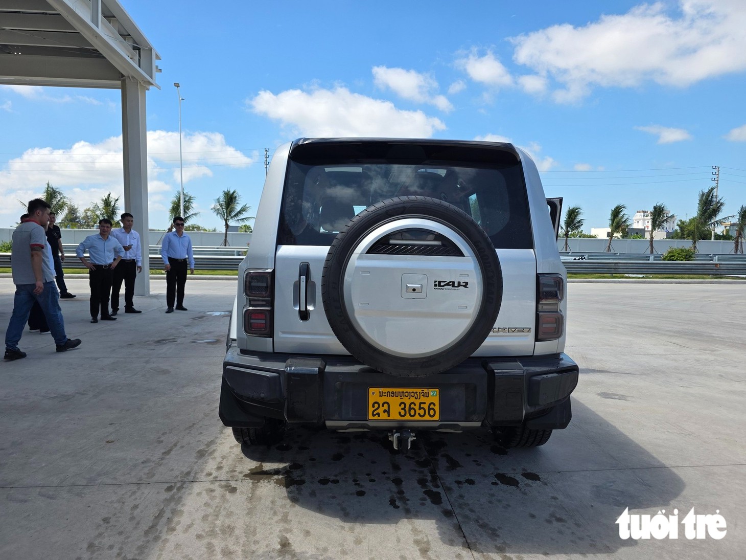 Cận cảnh xe điện sạc xăng sắp vào Việt Nam: Lớn hơn Land Cruiser, đầy bình đi 1.000km - Ảnh 6.