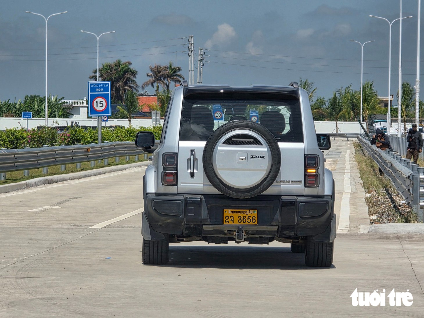 Cận cảnh xe điện sạc xăng sắp vào Việt Nam: Lớn hơn Land Cruiser, đầy bình đi 1.000km - Ảnh 15.