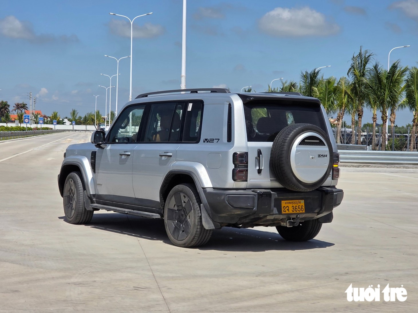 Cận cảnh xe điện sạc xăng sắp vào Việt Nam: Lớn hơn Land Cruiser, đầy bình đi 1.000km - Ảnh 16.