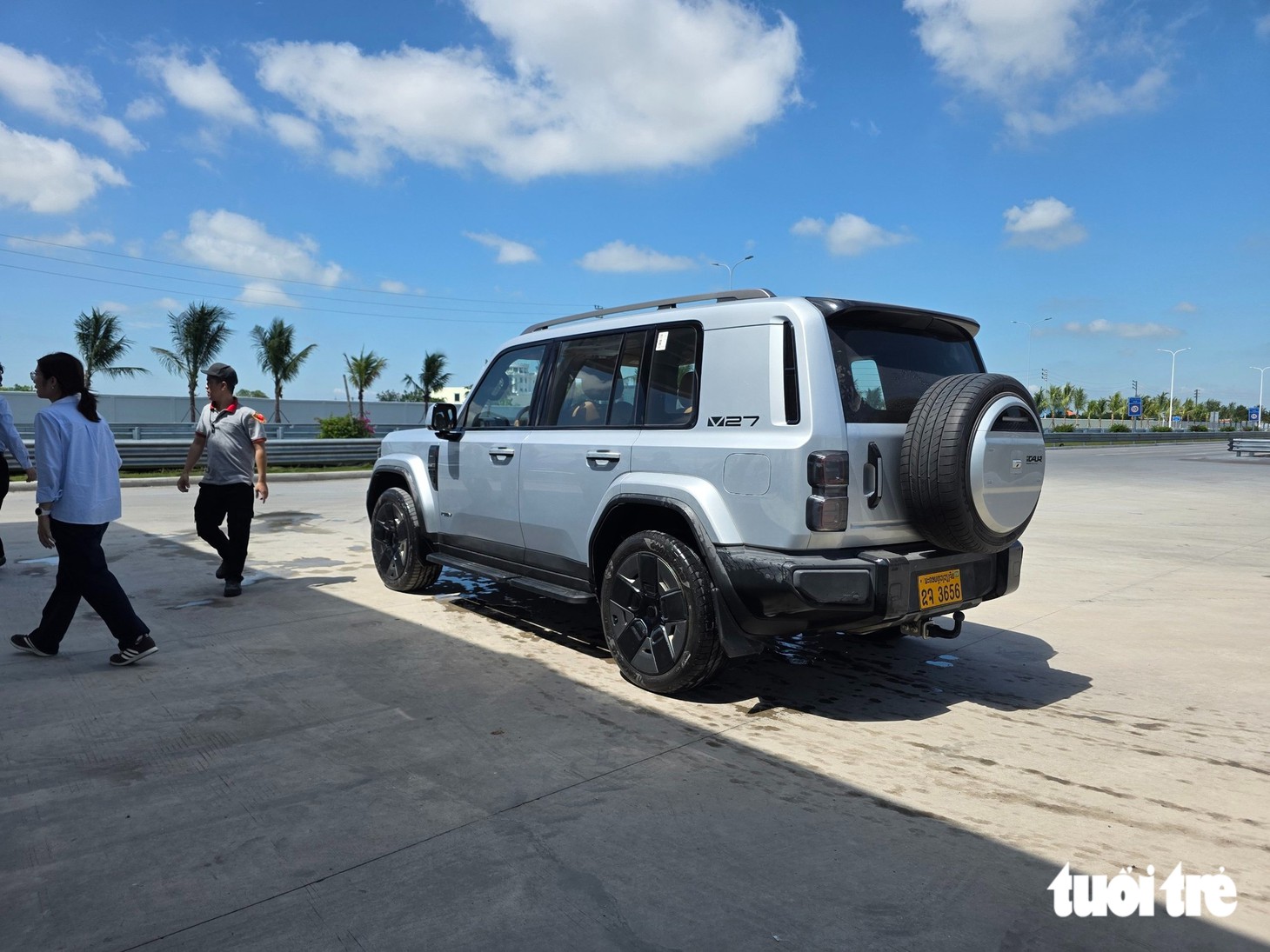 Cận cảnh xe điện sạc xăng sắp vào Việt Nam: Lớn hơn Land Cruiser, đầy bình đi 1.000km - Ảnh 19.