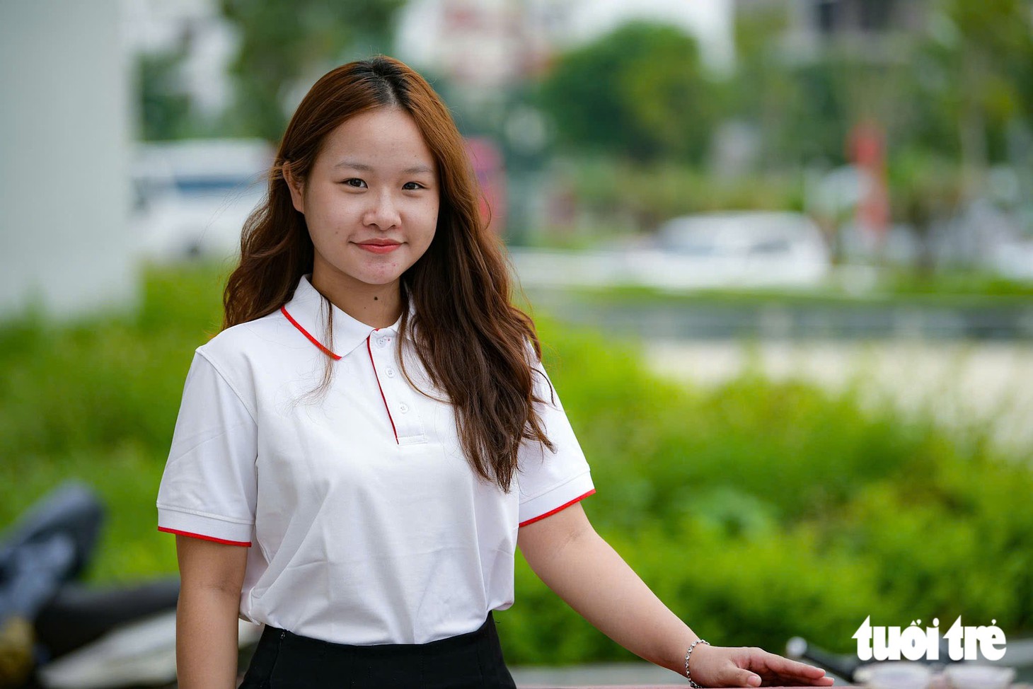 Tặng 50 triệu đồng cho nữ SV mất mẹ, bố bệnh tâm thần, mỗi ngày may 500 chiếc khăn kiếm 50.000 đồng - Ảnh 15.