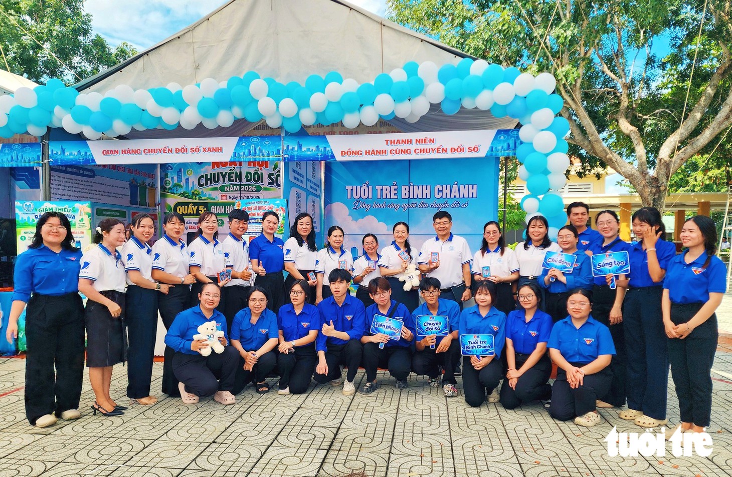 Bình Chánh, Bình Tân đẩy mạnh chuyển đổi số, lấy hiệu quả phục vụ làm thước đo - Ảnh 2.