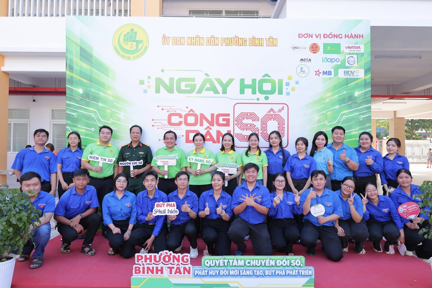 Bình Chánh, Bình Tân đẩy mạnh chuyển đổi số, lấy hiệu quả phục vụ làm thước đo - Ảnh 8.