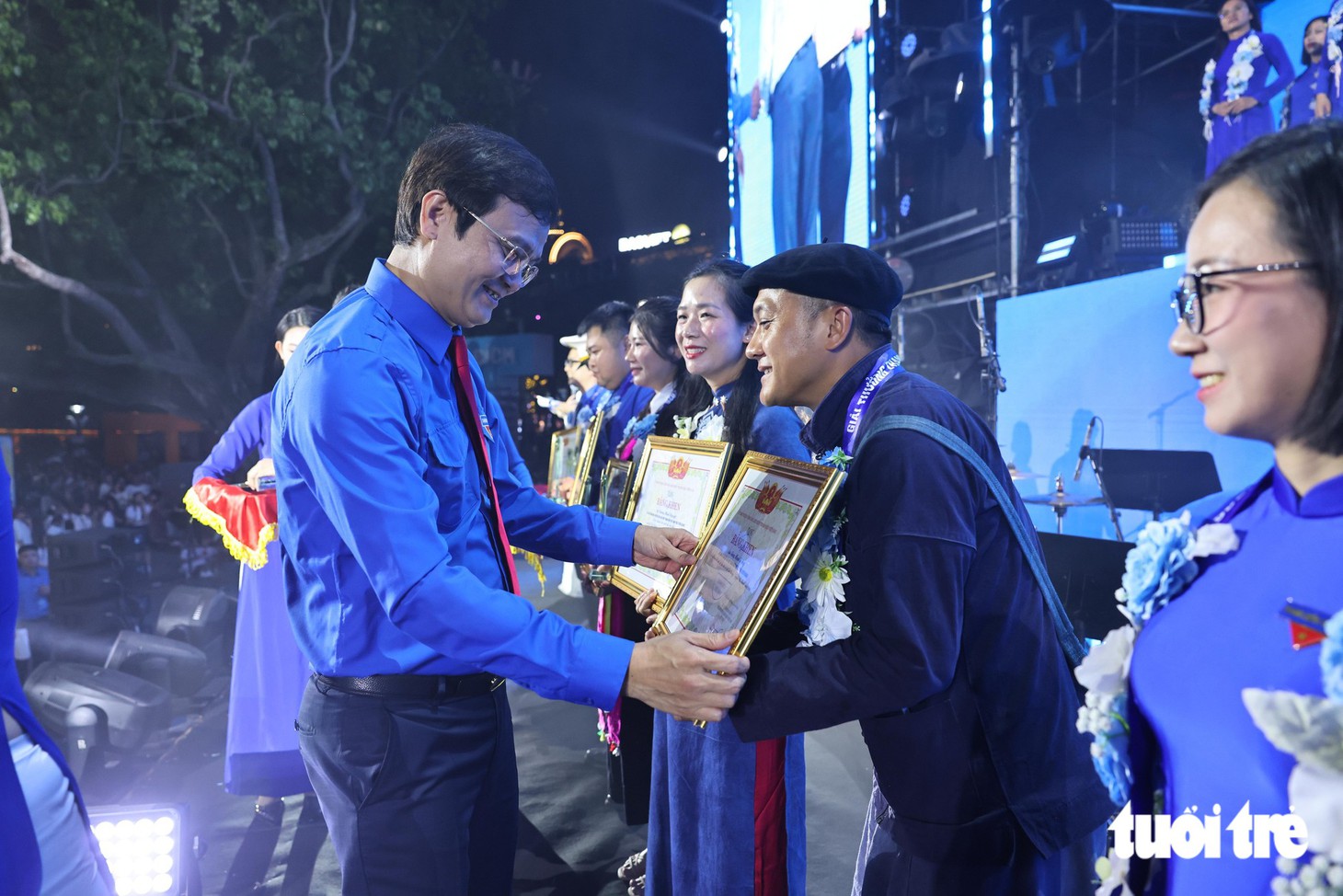 Con gái đại tướng Nguyễn Chí Thanh đến chung vui với 70 thủ lĩnh thanh niên nhận giải thưởng mang tên cha - Ảnh 5.