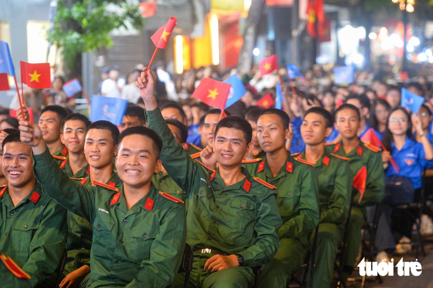 Con gái đại tướng Nguyễn Chí Thanh đến chung vui với 70 thủ lĩnh thanh niên nhận giải thưởng mang tên cha - Ảnh 9.